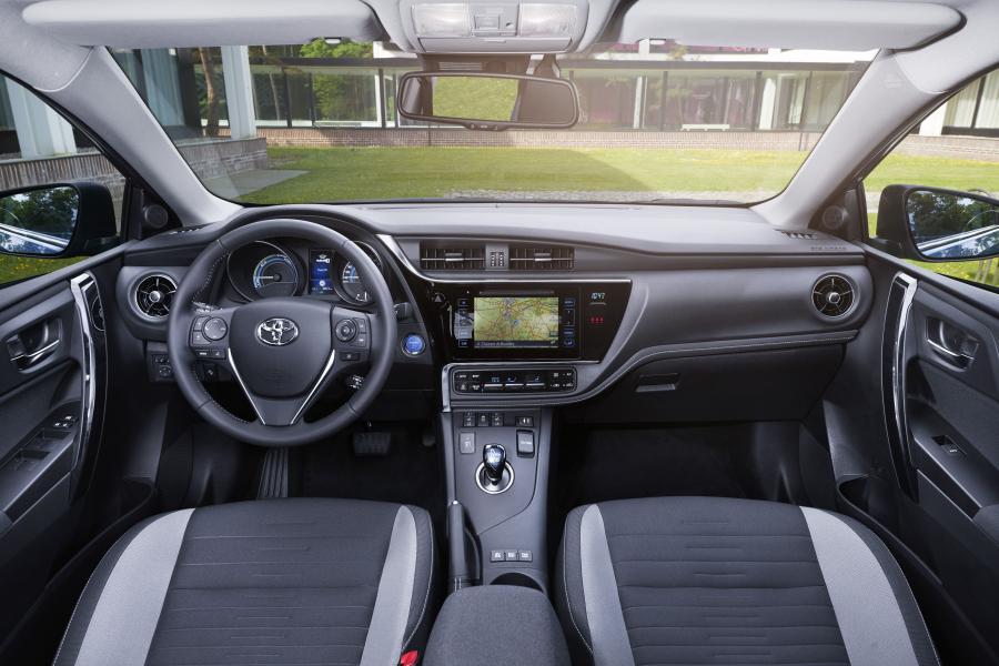  Toyota Auris Hybrid 2015 года  (фото 31 из 31)